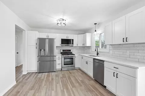 8016 81st Ave N, Brooklyn Park, MN 55445
