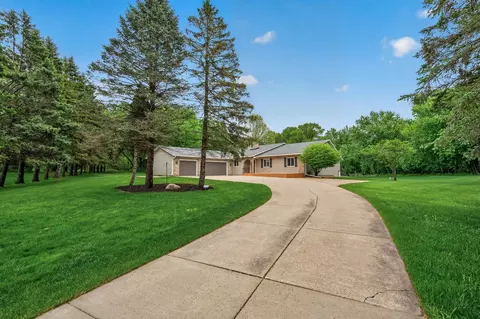 5737 N Highlands Ct, Lake Elmo, MN 55042