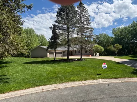 5737 N Highlands Ct, Lake Elmo, MN 55042