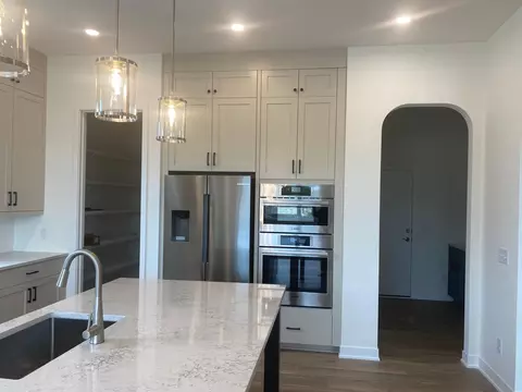 20075 Globe Dr, Lakeville, MN 55044
