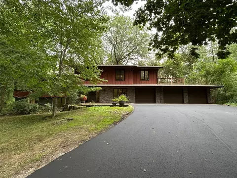 34 N Oaks Rd, North Oaks, MN 55127