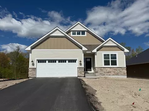 8175 Haywood Dr, Lino Lakes, MN 55014