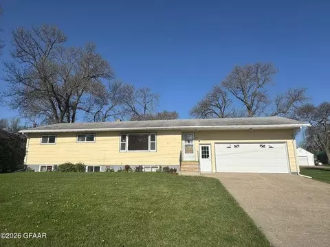 203 Park Ave, Finley, ND 58230