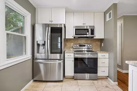 Kitchen - 5069 Bartlett Blvd, Mound, MN 55364 photo 2 of 3
