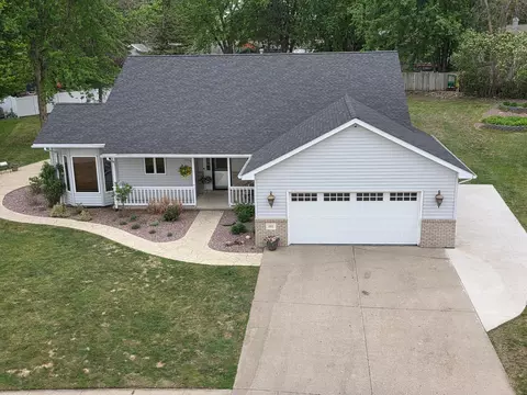 885 Briarwood Dr, Worthington, MN 56187