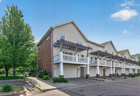 1667 Arona St #8, Falcon Heights, MN 55108