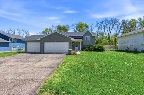 125 Gloria Ave, Green Isle, MN 55338