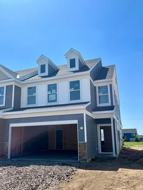 4765 Airlake Dr, Woodbury, MN 55129