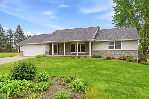 11826 Larabee Cir NE, Albertville, MN 55301