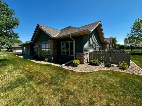 1636 Thunderbird Rd #11, Marshall, MN 56258