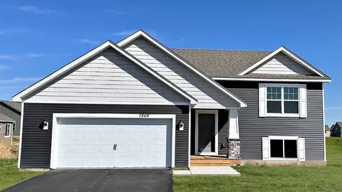 1662 Shasta Dr, Shakopee, MN 55379