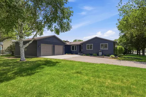 817 24th Ave SW, Willmar, MN 56201