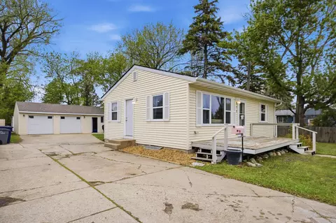 911 18th St N, Moorhead, MN 56560