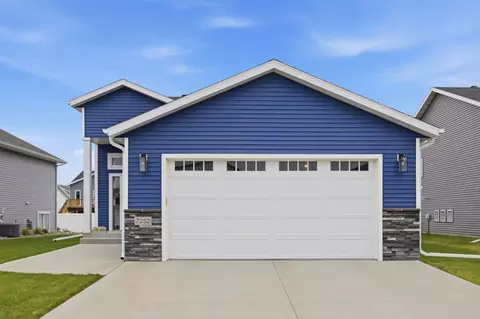 7252 26th St S, Fargo, ND 58104