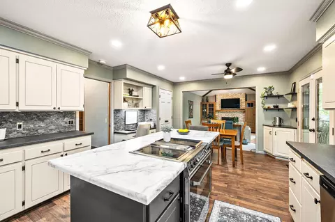 Kitchen - 4769 White Oak Ct, Eagan, MN 55122 photo 4 of 4