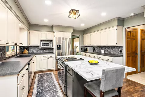Kitchen - 4769 White Oak Ct, Eagan, MN 55122 photo 2 of 4