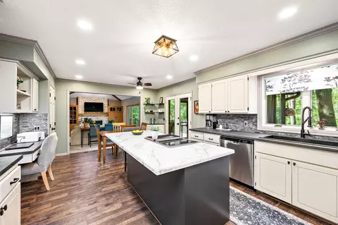 Kitchen - 4769 White Oak Ct, Eagan, MN 55122 photo 3 of 4