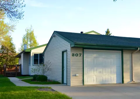 307 12th Ave E, West Fargo, ND 58078