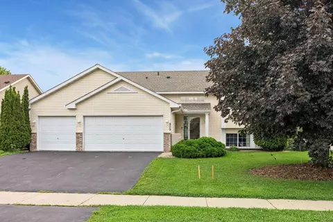 909 Basenji Curv, Shakopee, MN 55379