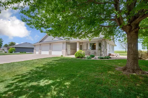 1203 Northridge Dr, Lakefield, MN 56150