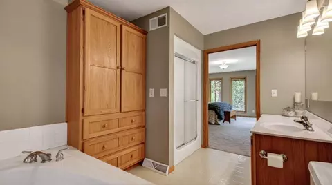 Bath - 1119 E Chippewa Ave, Bruce, WI 54819 photo 2 of 3