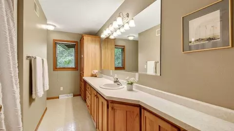 Bath - 1119 E Chippewa Ave, Bruce, WI 54819 photo 3 of 3