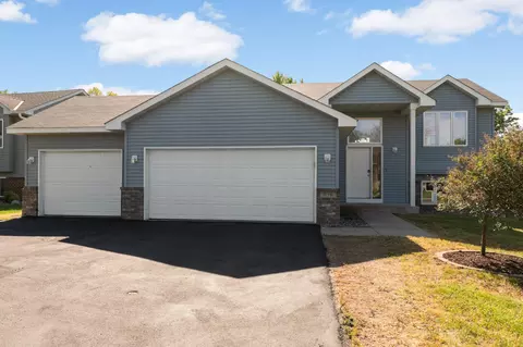 936 S Cedar St, Belle Plaine, MN 56011