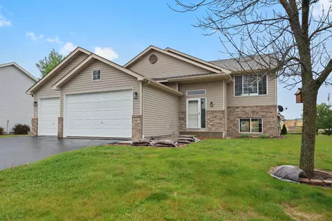 551 Knollwood St W, Annandale, MN 55302