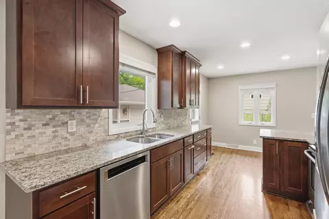 12 W 104th St, Bloomington, MN 55420