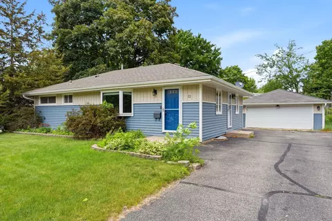 12 W 104th St, Bloomington, MN 55420