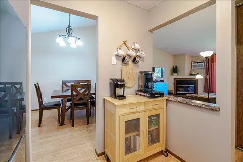 Entry Way - 3440 Golfview Dr #315, Eagan, MN 55123 photo 3 of 5