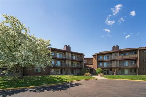 3440 Golfview Dr #315, Eagan, MN 55123