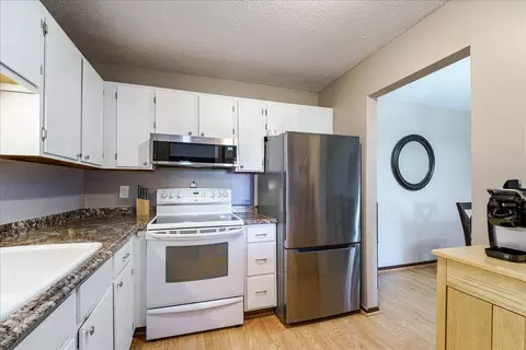 Kitchen - 3440 Golfview Dr #315, Eagan, MN 55123 photo 2 of 3