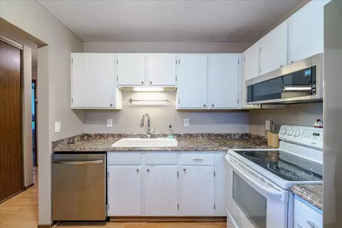 Kitchen - 3440 Golfview Dr #315, Eagan, MN 55123 photo 3 of 3
