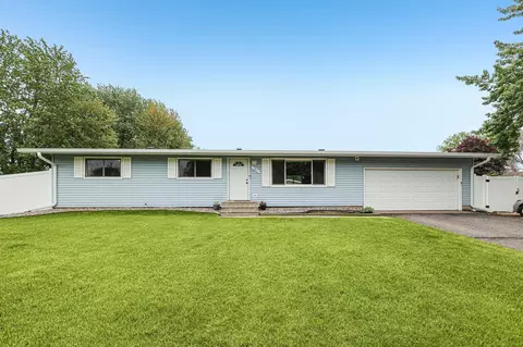 6847 8th Street Ln N, Oakdale, MN 55128