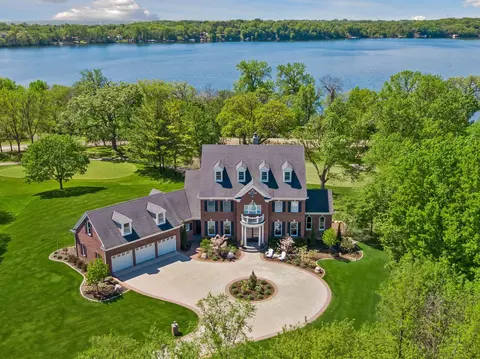 18482 Bearpath Trl, Eden Prairie, MN 55347