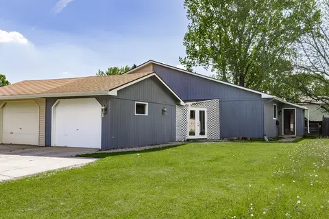 2321 Country Club Pkwy, Moorhead, MN 56560