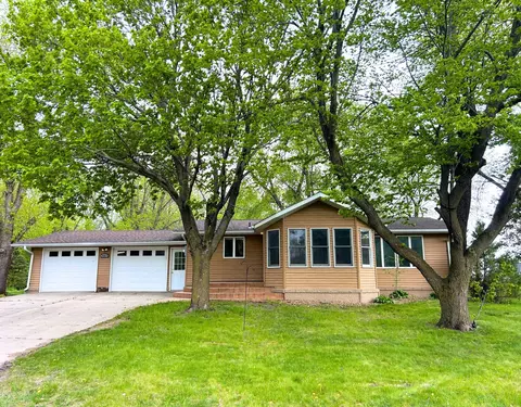 451 2nd St N, Wood Lake, MN 56297