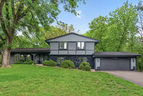 2841 Mayfield Rd, Wayzata, MN 55391
