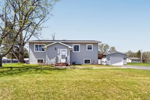 515 Columbus Ave, Cohasset, MN 55721