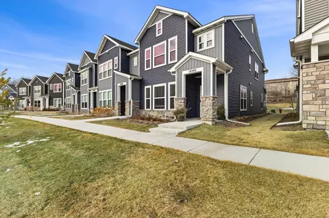 14540 Twin Lakes Cir, Burnsville, MN 55306