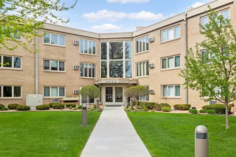 4360 Brookside Ct #105, Edina, MN 55436