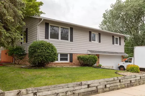 338 27th St NE, Rochester, MN 55906