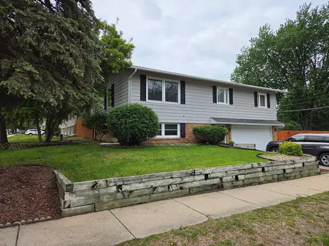 338 27th St NE, Rochester, MN 55906
