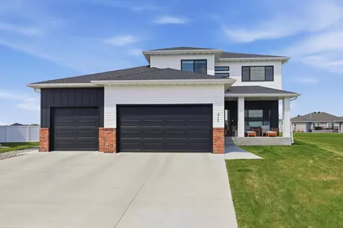 4755 32nd St S, Fargo, ND 58104