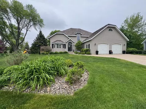 1203 Parkside Dr, Marshall, MN 56258