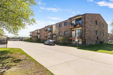 2650 15th St S #104, Fargo, ND 58103