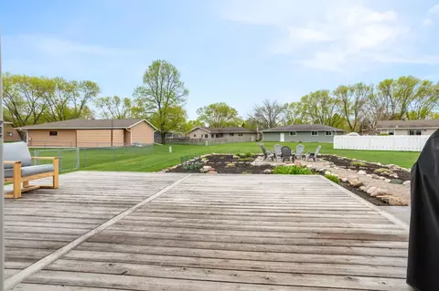 Exterior - 1437 E Gateway Cir S, Fargo, ND 58103 photo 2 of 4