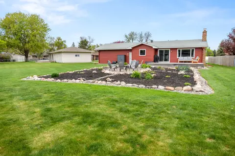 Exterior - 1437 E Gateway Cir S, Fargo, ND 58103 photo 3 of 4