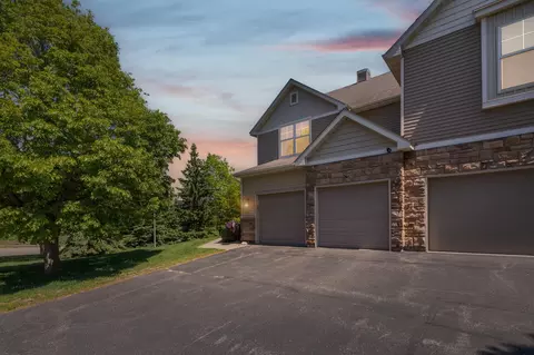 15221 Stonewood Ter, Burnsville, MN 55306